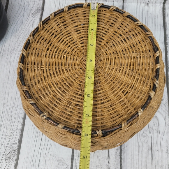 Vintage Round Wicker Basket With Bronze Metal Belt Buckle And Metal Base Trim - Picture 3 of 10